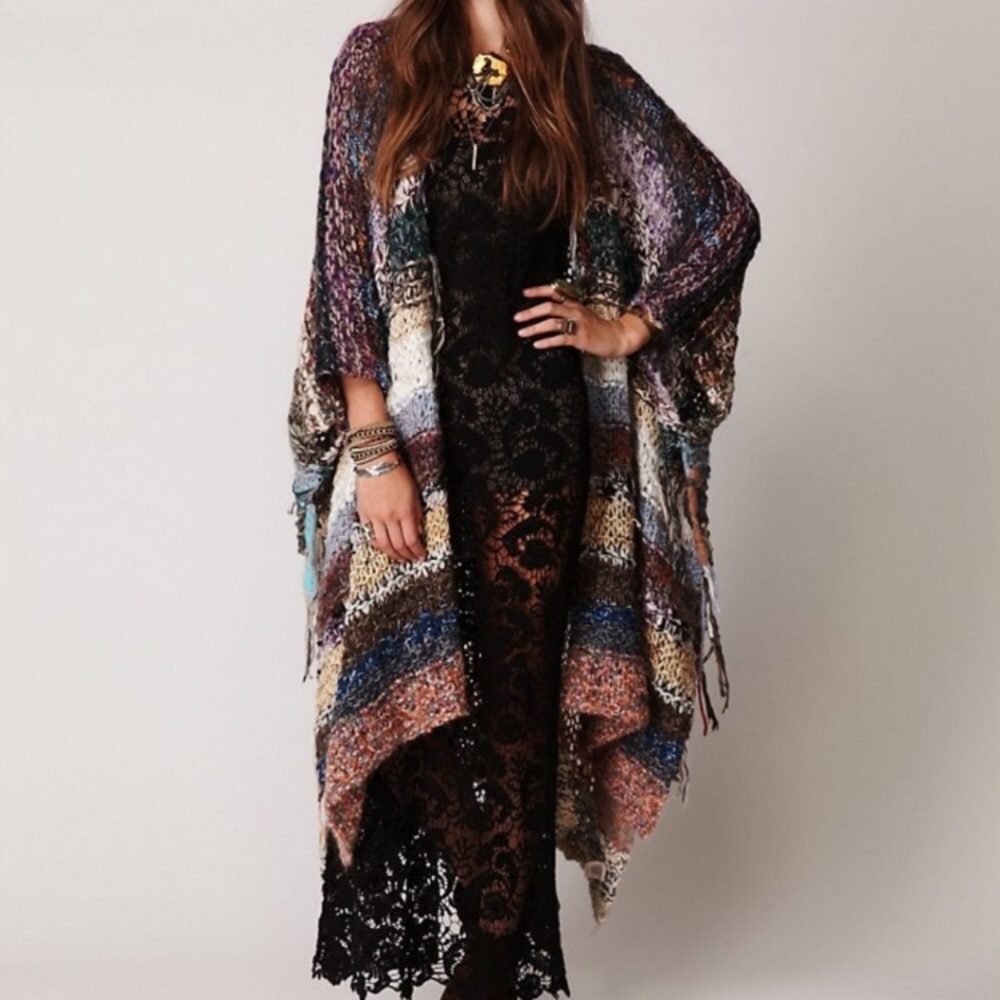 IN SEARCH OF FREE PEOPLE TANGIER WRAP PONCHO OS